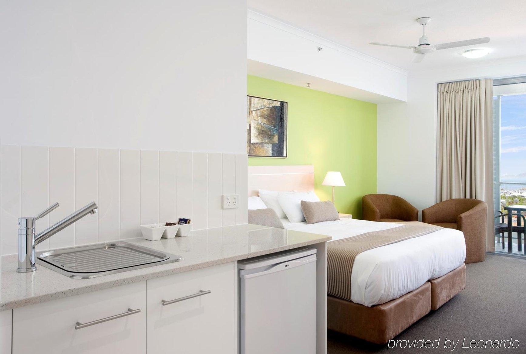 Oaks Townsville Gateway Suites Zimmer foto